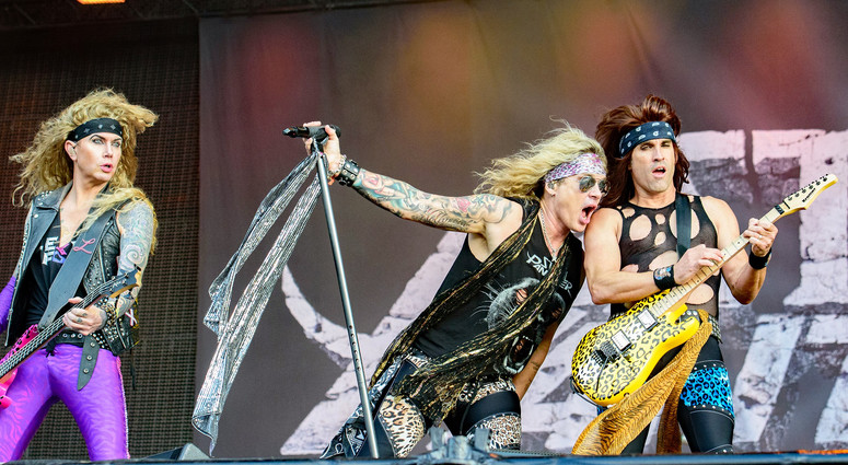 cropped-1734512972-2880px-steel_panther__wacken_open_air_2016_04