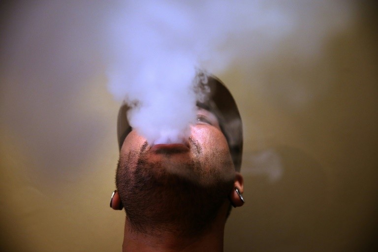 Nikotinkonsum bei Jugendlichen: Aus für Aromastoffe in Tabakerhitzern